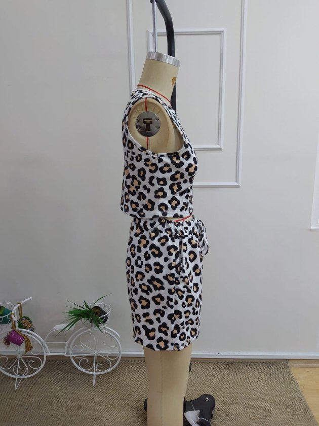 Set de două piese pentru femei, bluză scurtă și pantaloni scurți, cu guler rotund, model Scuba, cu umeri goi, 34267