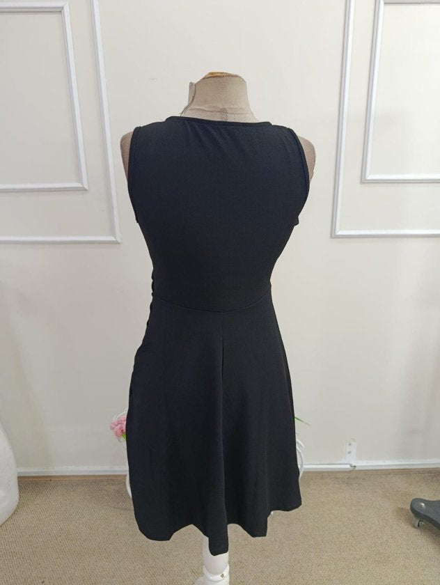 Rochie scurtă din crep strălucitor, cu guler înfășurat și bretele, pentru femei, cu detalii pliuri în față, 34364
