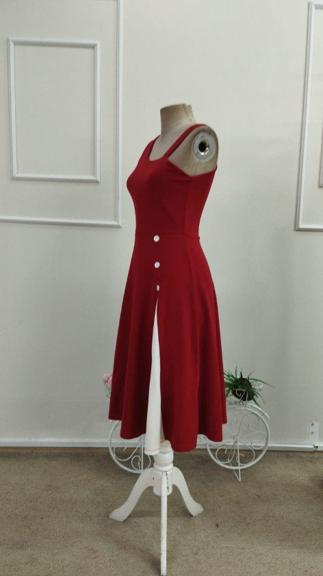 Rochie scurtă, strălucitoare, din crep, cu bretele și alte bretele, închidere cu nasturi, 34477