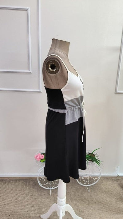 Rochie scurtă din viscoză multicoloră cu două fire, cu bretele, fermoar frontal, cu legături în talie, 34510