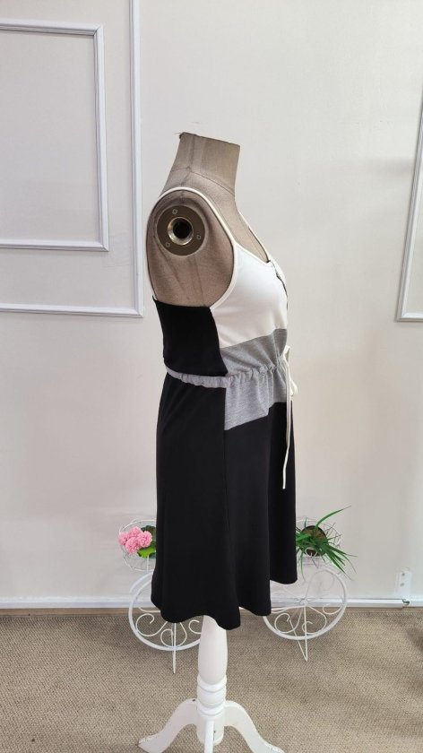 Rochie scurtă din viscoză multicoloră cu două fire, cu bretele, fermoar frontal, cu legături în talie, 34510