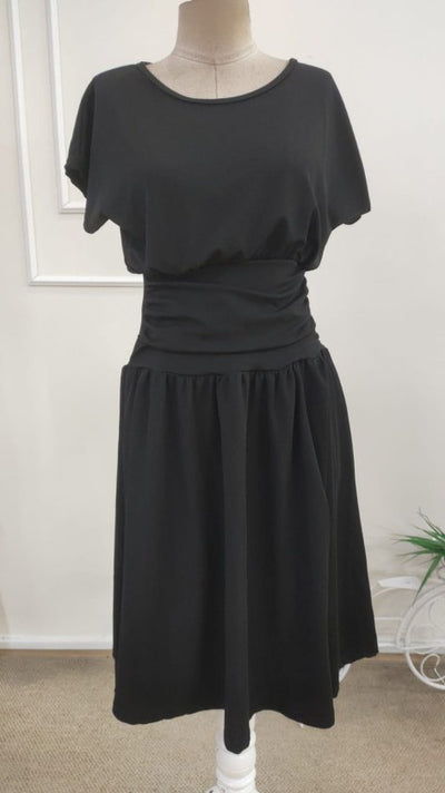 Rochie de damă din crep strălucitor, cu mânecă scurtă, ajustată la talie, cu crăpătură, 34587