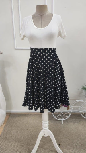 Rochie scurtă din crep tricotat cu buline și decolteu în V pentru femei, cu mânecă scurtă, 34697