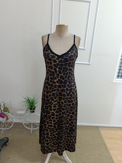 Rochie lungă de damă cu bretele subțiri, decolteu în V și imprimeu leopard, 34891