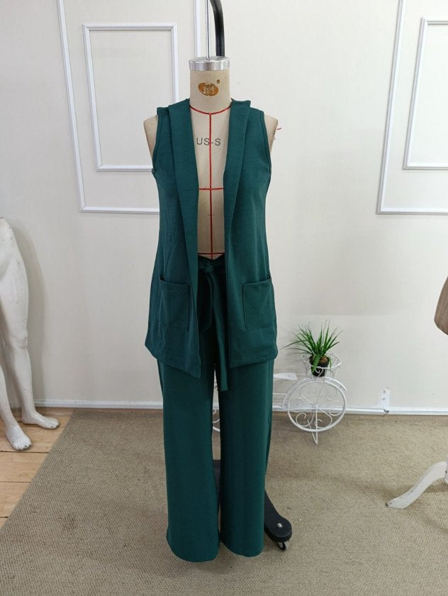 Compleu feminin fără mâneci, guler deschis, cu buzunare, veston și pantaloni din Janjan Krep, 36465
