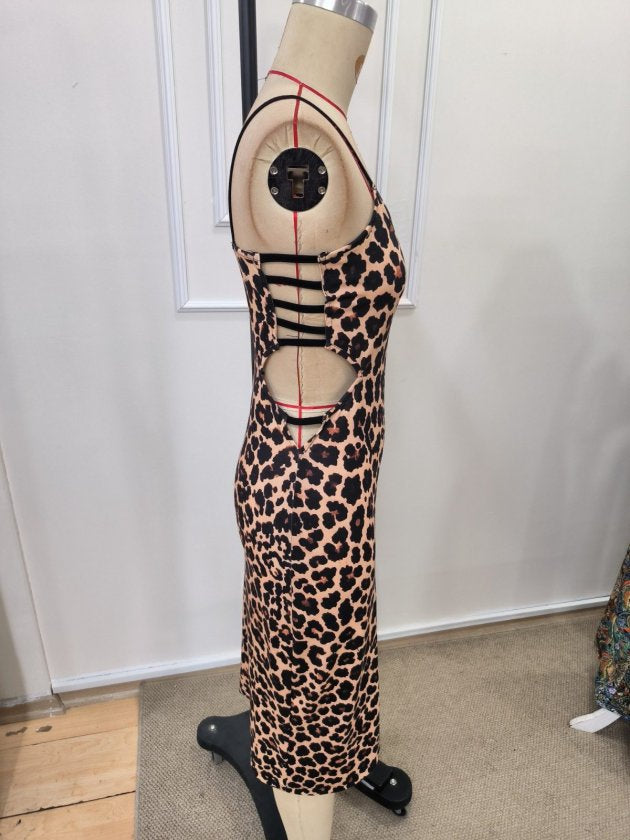 Rochie supreme scurta pentru femei cu bretele subtiri, guler rotund, snur pe laturi si model leopard, 35629