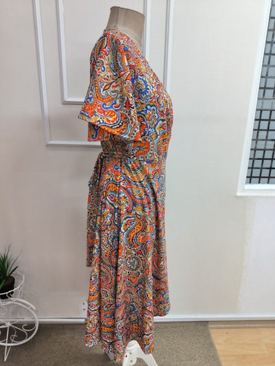 Rochie midi din suprem cu mânecă scurtă, guler încrucișat, detalii cu legătură laterală și model, 36709