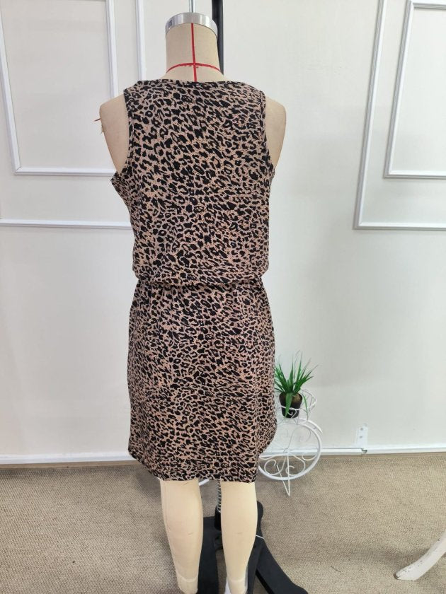 Rochie scurtă de damă, din suprafin cu bretele, guler rotund, talie cu cordon și imprimeu leopard, 35225