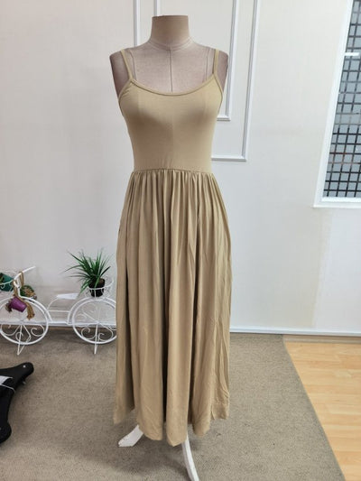 Rochie lungă de damă din viscoză, cu bretele subțiri, decolteu rotund, șliț frontal și detalii de buzunare, 35194