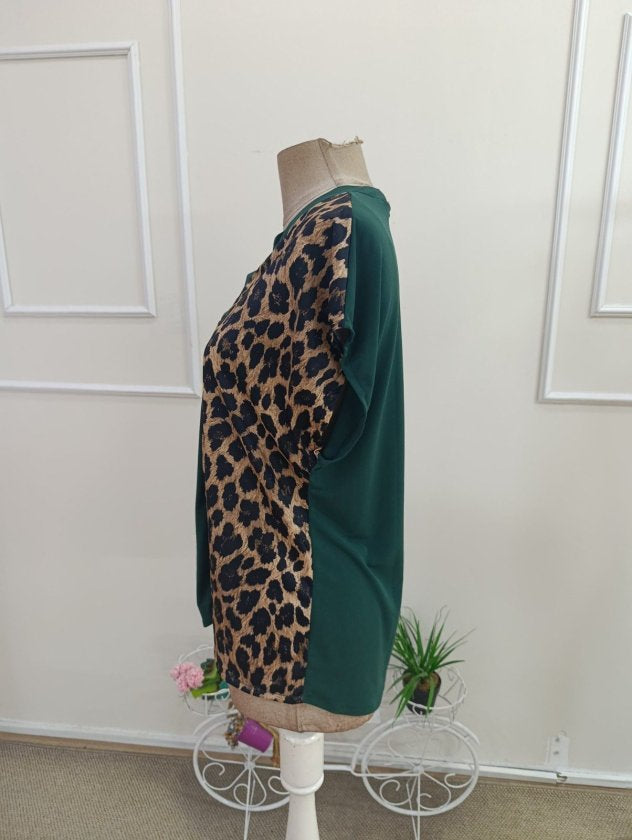 Bluz Sandy pentru femei cu maneca scurta, guler turc, model leopard, 35714