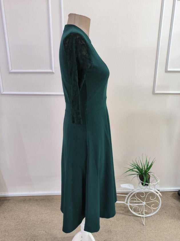 Rochie crep importata scurta pentru femei cu maneca scurta, guler V si detalii din dantela, 35722