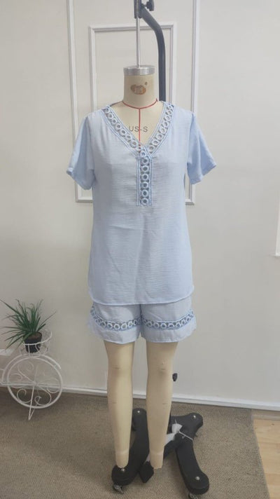 Set de două piese, bluză cu mânecă scurtă, decolteu în V și șort, pentru femei, 37651