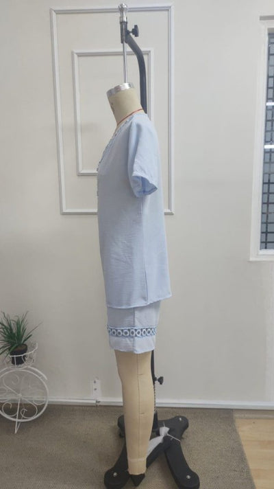 Set de două piese, bluză cu mânecă scurtă, decolteu în V și șort, pentru femei, 37651