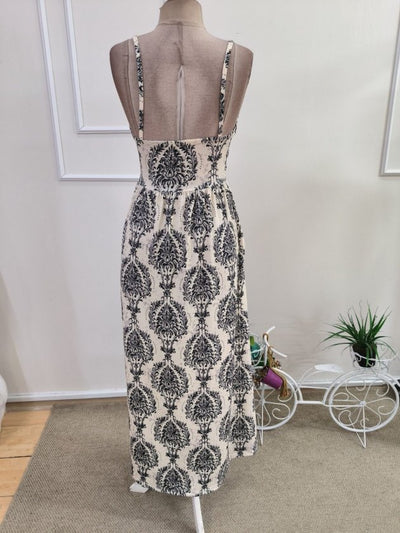 Rochie supreme lunga cu bretele subtiri, guler V, nasturi in fata si model desenat, 35740