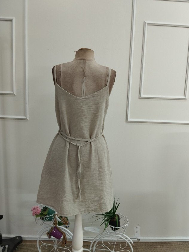 Rochie scurtă de damă cu bretele subțiri, cu nasturi și șireturi în față, 36108