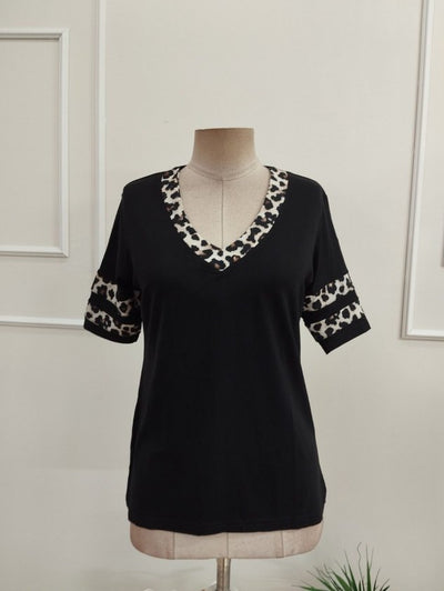 Bluza femininǎ din Vizcoză, cu mâneci scurte, guler V, cu model leopard, 36336