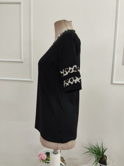 Bluza femininǎ din Vizcoză, cu mâneci scurte, guler V, cu model leopard, 36336