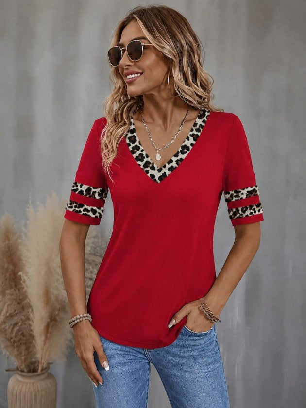 Bluza femininǎ din Vizcoză, cu mâneci scurte, guler V, cu model leopard, 36338