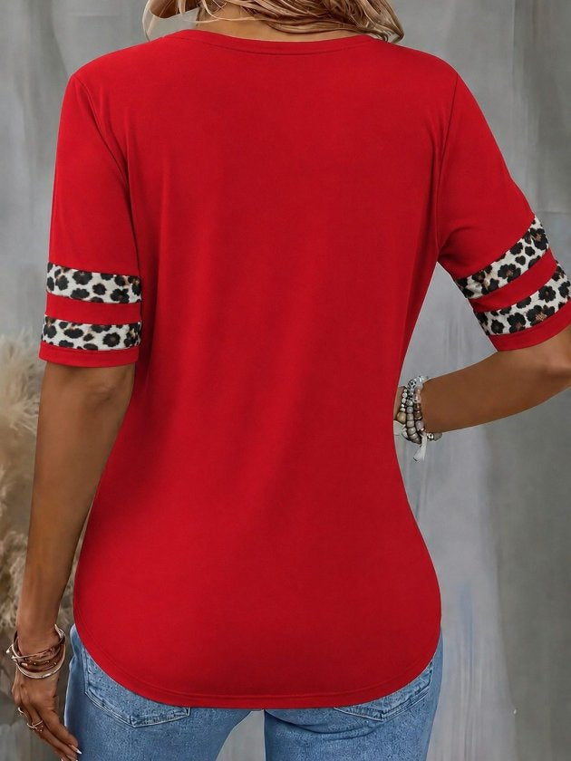 Bluza femininǎ din Vizcoză, cu mâneci scurte, guler V, cu model leopard, 36338