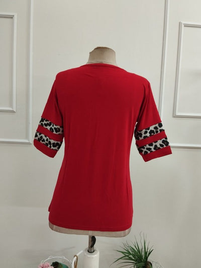 Bluza femininǎ din Vizcoză, cu mâneci scurte, guler V, cu model leopard, 36338