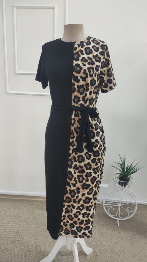 Rochie lungă femininǎ din Vizcoză, cu mâneci scurte, guler în crâu, detaliu leopard pe o parte, 36405