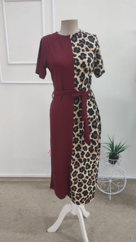 Kadın Kısa Kollu Bisiklet Yakalı Bir Yanı Leopar Detaylı Uzun Viskon Elbise