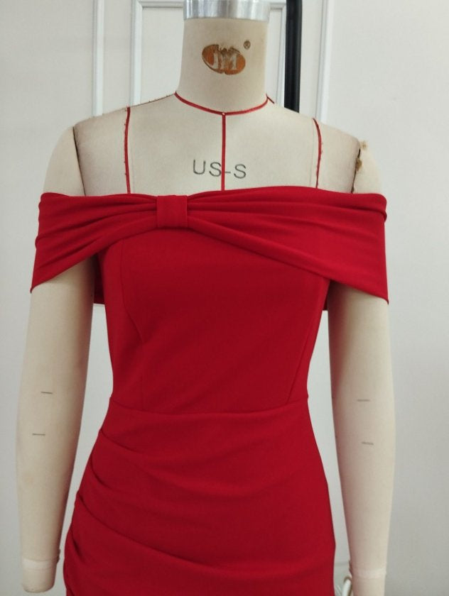 Rochie din Krep importat, lungă, femininǎ cu tăieturi adânci pe spate, cu umeri descoperiți, 36446