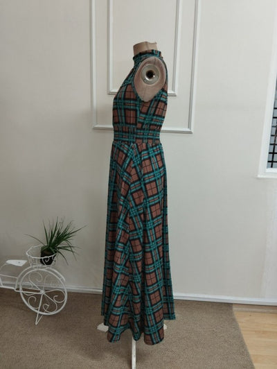 Rochie lungă femininǎ cu gât cărămiziu, talie cu elastic, model în carouri, din Super, cu umeri descoperiți, 36461