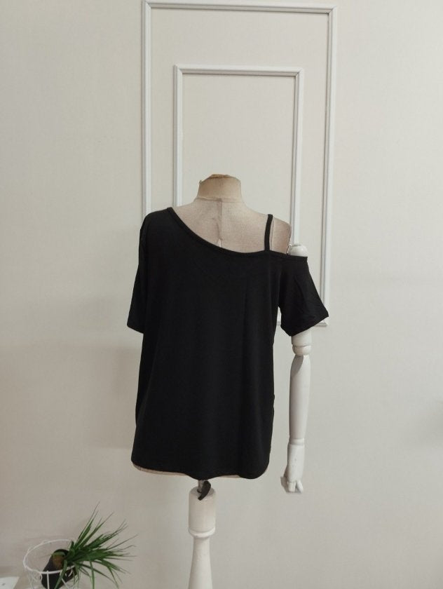 Bluza din viscon cu mânecă scurtă, bretela unui singur umar, detalii cu cataramă, 36530