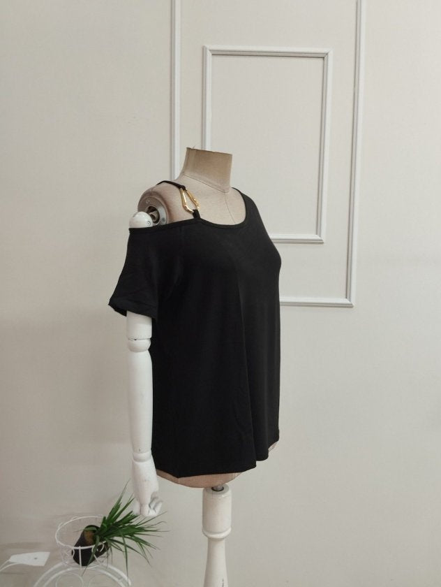 Bluza din viscon cu mânecă scurtă, bretela unui singur umar, detalii cu cataramă, 36530