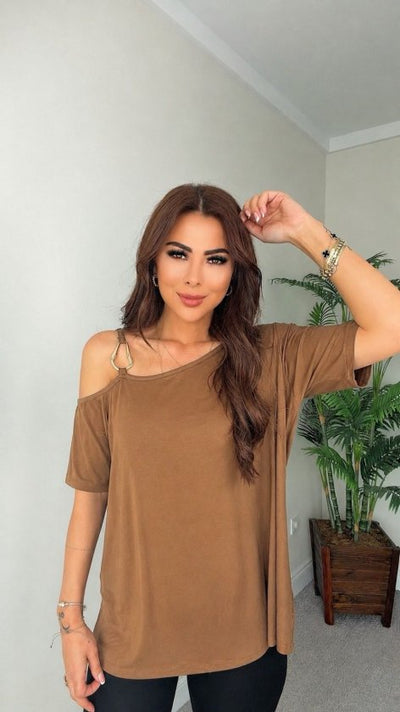 Bluza din viscon cu mânecă scurtă, bretela unui singur umar, detalii cu cataramă, 36531