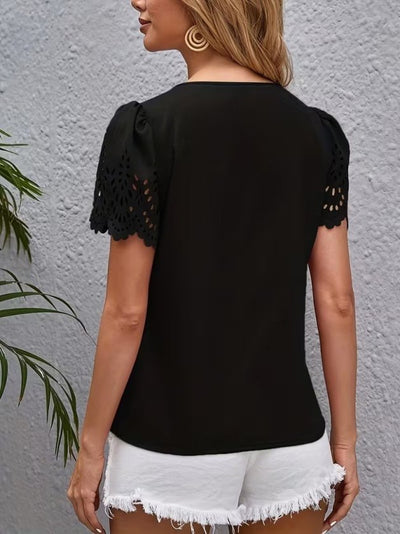 Bluza Dubai din viscon cu mânecă scurtă, guler V, mâneci cu dantelă, 36551