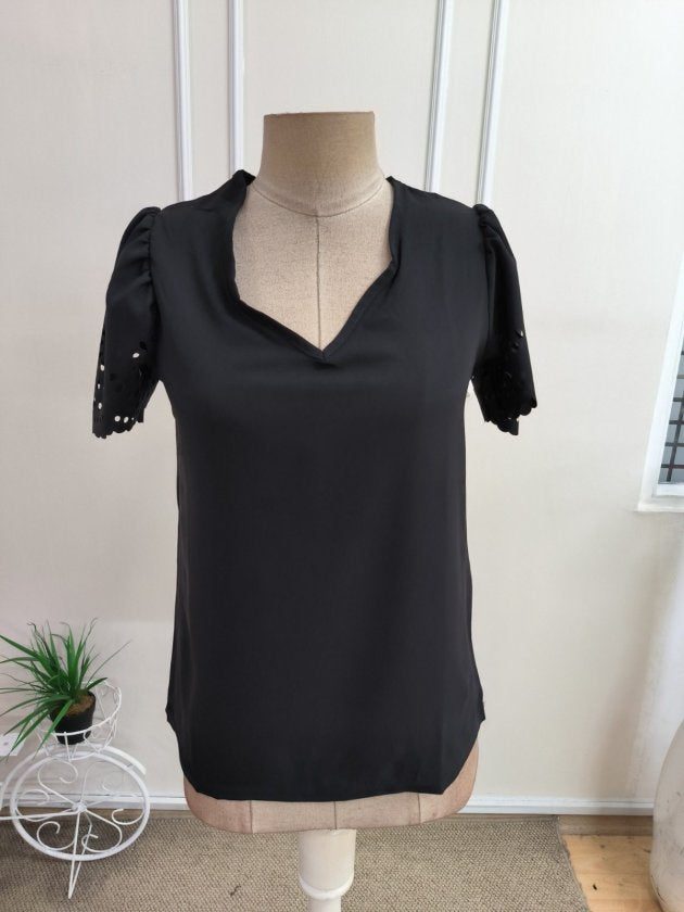 Bluza Dubai din viscon cu mânecă scurtă, guler V, mâneci cu dantelă, 36551