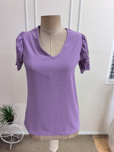 Bluza Dubai din viscon cu mânecă scurtă, guler V, mâneci cu dantelă, 36553