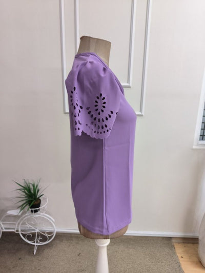 Bluza Dubai din viscon cu mânecă scurtă, guler V, mâneci cu dantelă, 36553