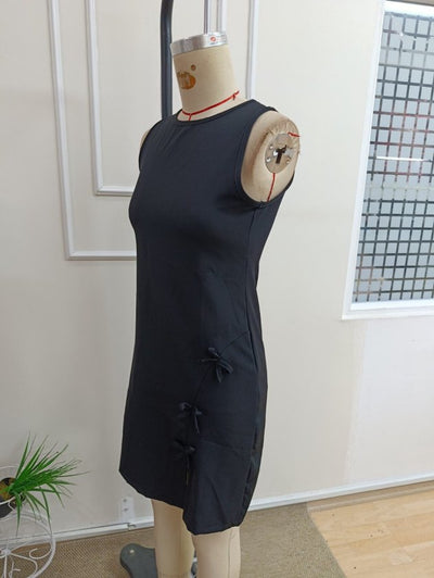 Rochie scurtă din satin cu bretele subțiri, decolteu rotund, șliț și fundă, pentru femei, 36777