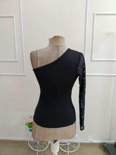 Bluză Crep din Pliuri Janjan cu Mâneci Lungi, Deschisă pe un Umăr, Detaliu Dantelă la Talie, 37117