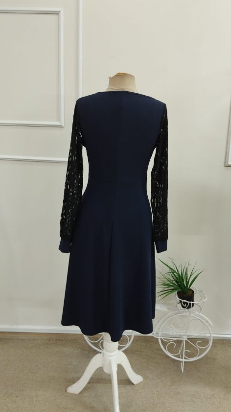 Rochie scurtă din stofă crepon guler V cu dantelă, 37399