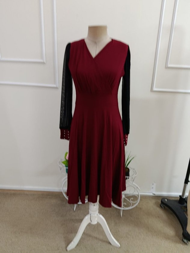 Rochie midi din viscoză cu mâneci lungi, guler wrap, cu tull și perle, 37460