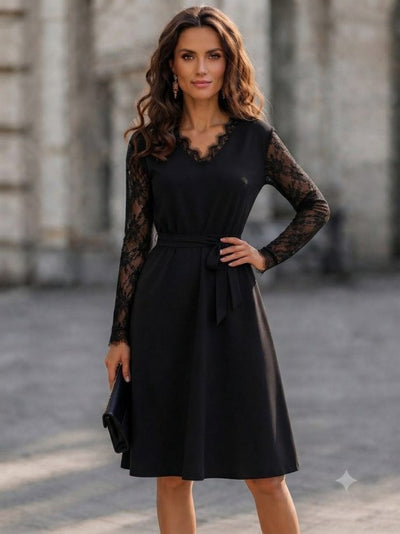 Rochie crepon scurtă din import cu mâneci lungi, guler V din dantelă, cu curea și buzunare, 37475