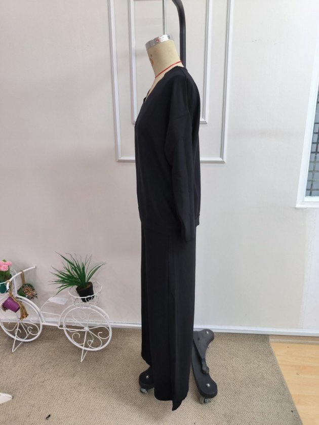 Set de două piese pentru femei - bluză din viscoză cu mâneci lungi, gât V și pantaloni legați din talie, 37606