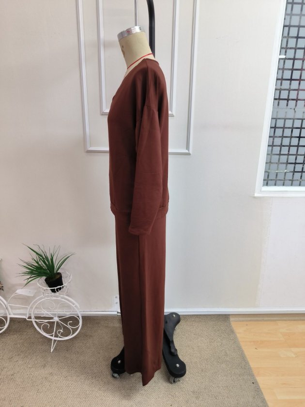 Set de două piese pentru femei - bluză din viscoză cu mâneci lungi, gât V și pantaloni legați din talie, 37607
