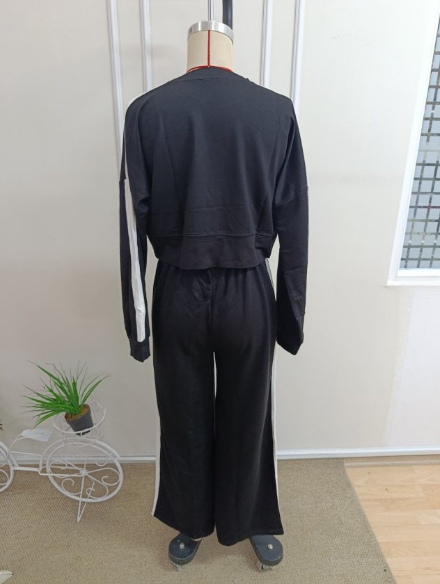 Set de două piese pentru femei - bluză scurtă din viscoză cu mâneci lungi, gât rotund și pantaloni, 37609