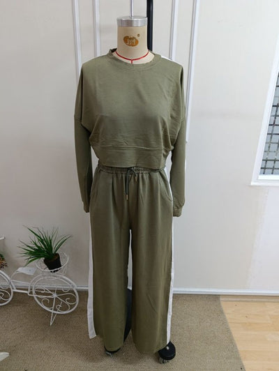 Set de două piese pentru femei - bluză scurtă din viscoză cu mâneci lungi, gât rotund și pantaloni, 37610