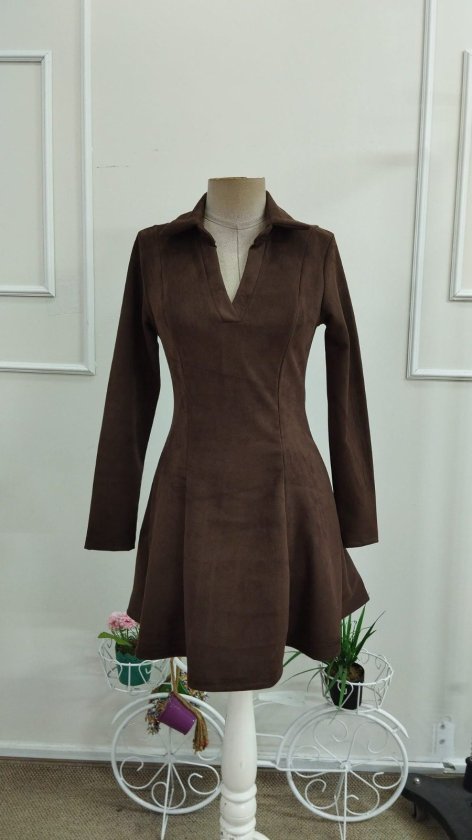 Rochie scurtă din piele întoarsă cu mânecă lungă și decolteu în V pentru femei, 38908