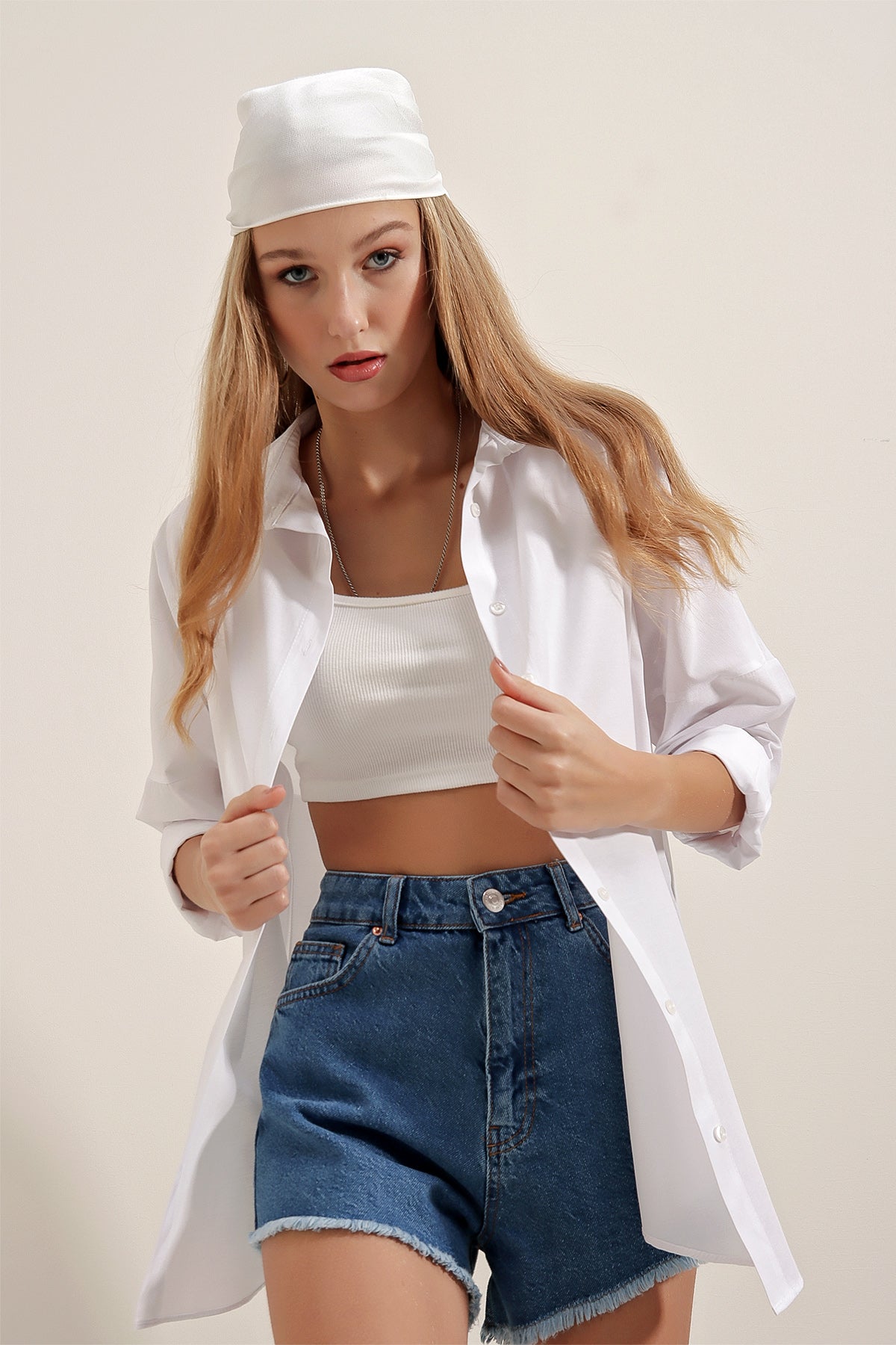 Kadın Beyaz Oversize Uzun Basic Gömlek