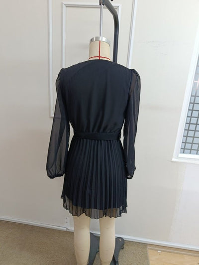 Rochie scurtă din șifon plisat, cu mânecă lungă, decolteu înfășurat și curea, 39097