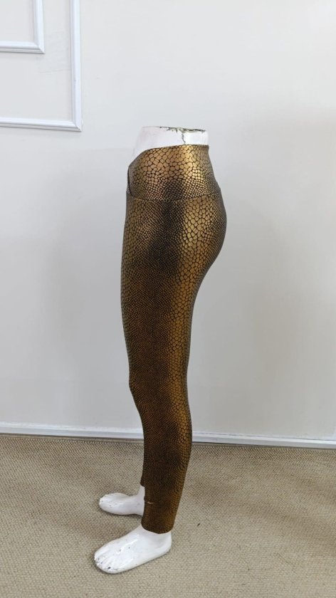 Pantaloni de scuba periați cu talie înaltă, cu aspect de paiete și imprimeu în relief, detalii din piele, 39210