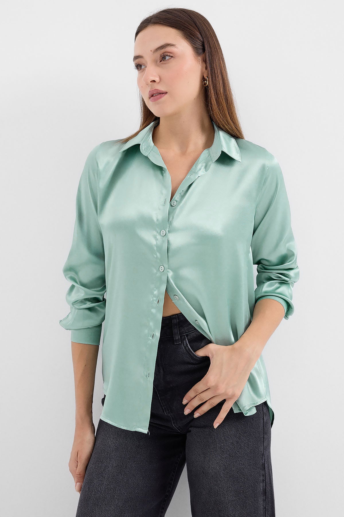 3964 Cămașă Satin Ușoară și Curgătoare - Verde Frunzișor