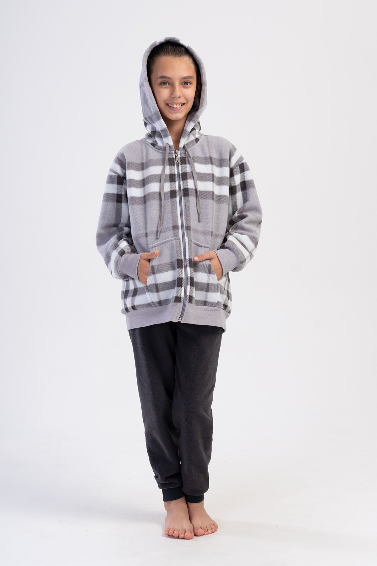 SET PIJAMA DIN POLAR PENTRU FETE, CU GLUGĂ, CU UMERI LĂSAȚI, MÂNECĂ LUNGĂ, CU FERMOAR, CU BUZUNARE CANGUR ȘI MANȘETE (9-10/15-16) - GRI
